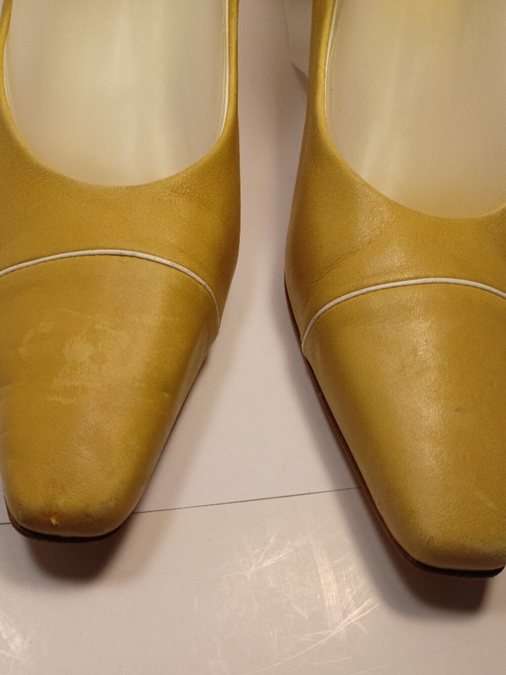 ***BLOW OUT SALE****Salvatore Ferragamo Cap Toe Heels Shoes - Picture 4 of 13
